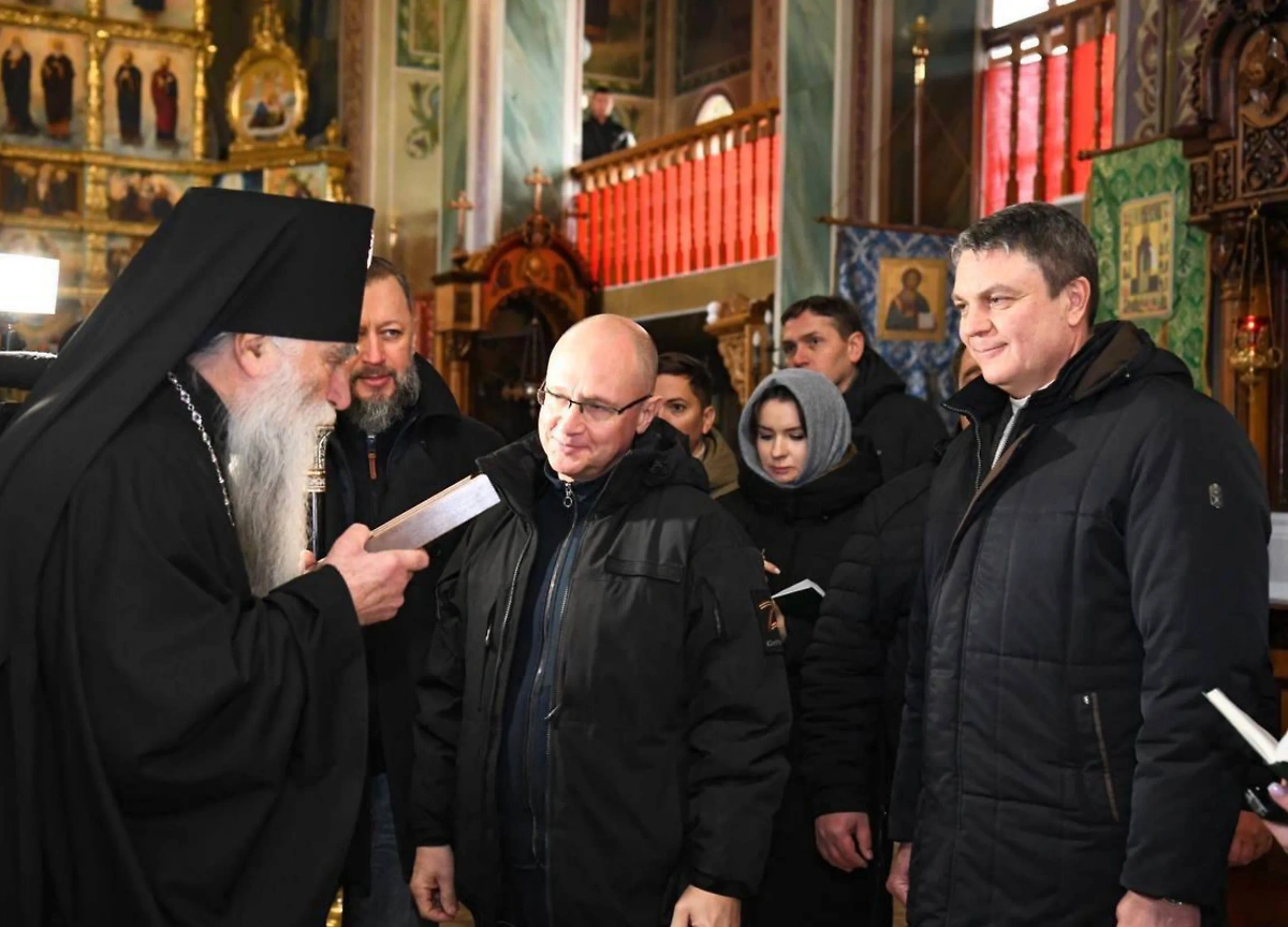 Леонид Пасечник и Сергей Кириенко посетили храм в Ровеньках в ЛНР. Фото © Telegram / Леонид Пасечник