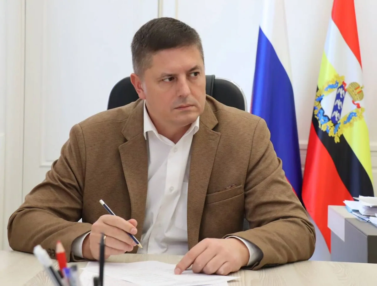 Роман Денисов. Обложка © Telegram / Александр Хинштейн