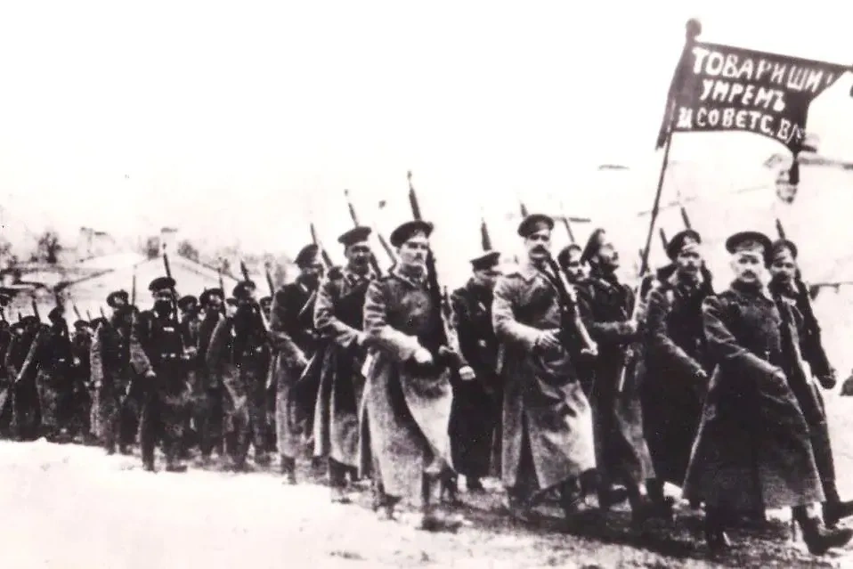 Отряд красногвардейцев. Псков, февраль 1918 года. Фото © Wikipedia