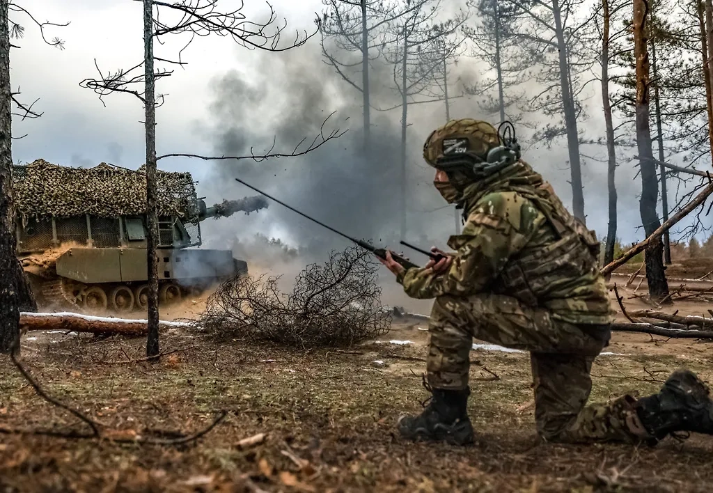 Боец Армии России в зоне СВО. Обложка © ТАСС / Алексей Коновалов