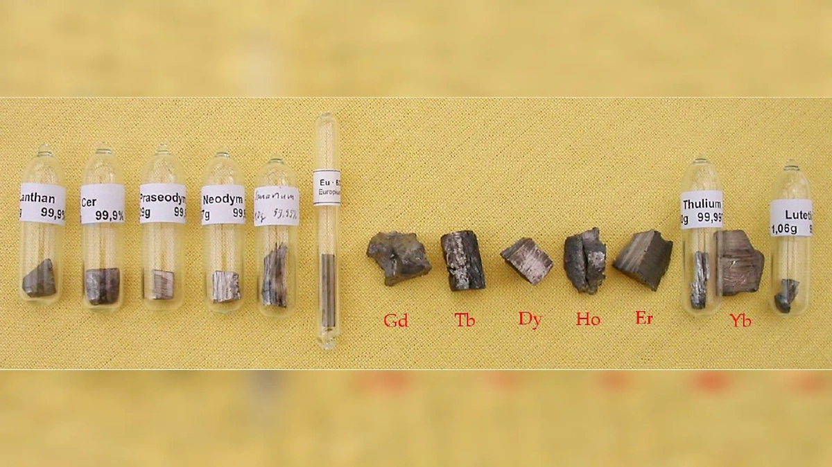 Образцы лантаноидов в виде простых веществ. Фото © Wikipedia / Томихандорф