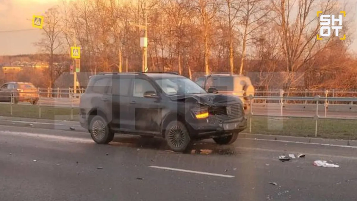 Внедорожник, на котором мужчина насмерть сбил двух женщин в Новой Москве. Фото © SHOT