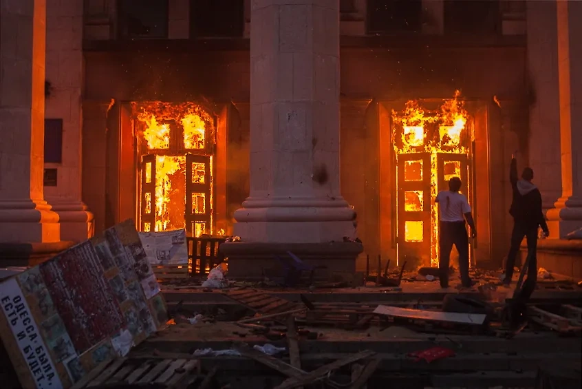 Одесса, 2 мая 2014 года. Пожар в здании областного совета профсоюзов. В результате поджога погибло 48 мирных активистов. Фото © ТАСС / Андрей Боровский