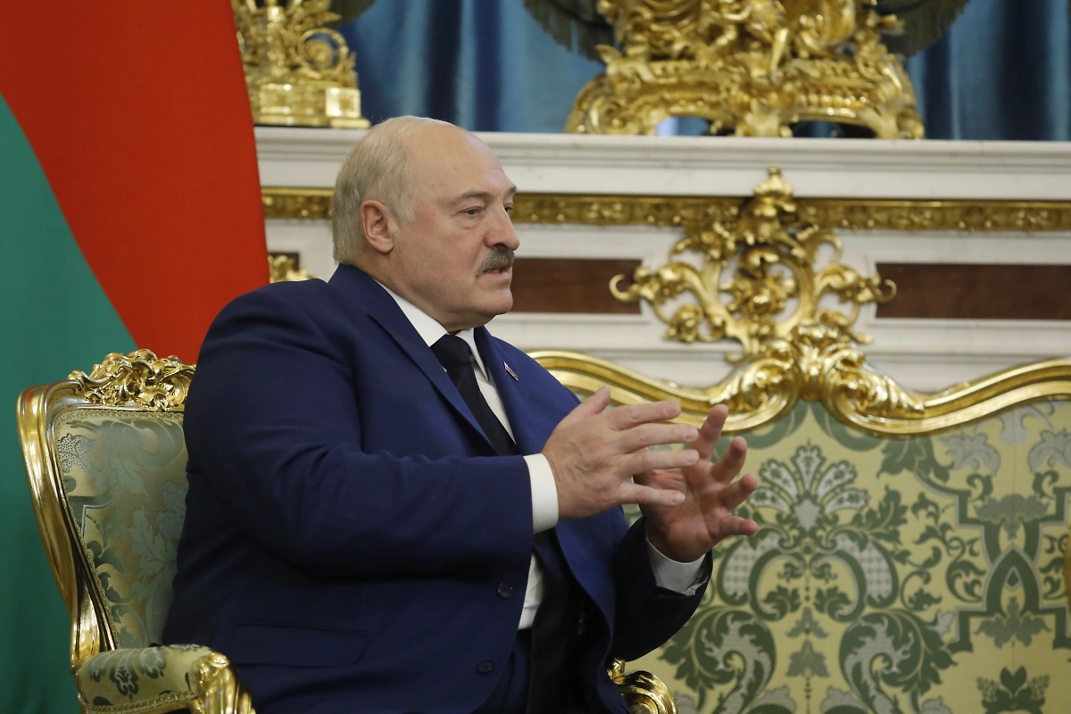 Александр Лукашенко. Обложка © Life.ru