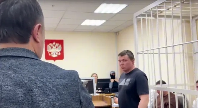 Владелец автомойки Максим Гурьев на суде. Обложка © E1.RU