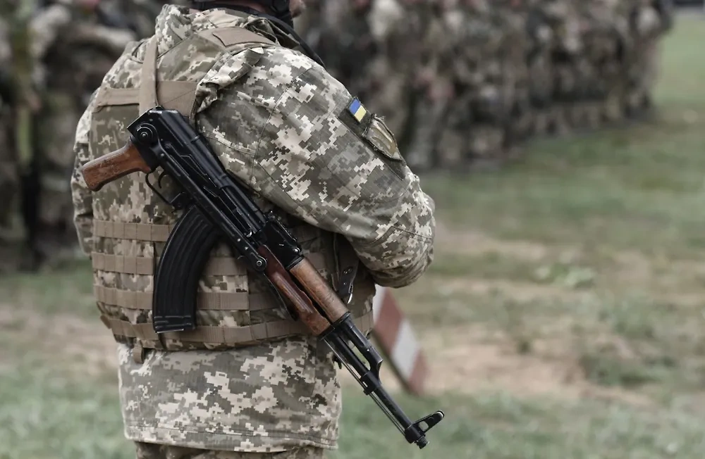 Пленный боец ВСУ раскрыл тактику украинских заградотрядов. Обложка © Shutterstock / FOTODOM / Bumble Dee