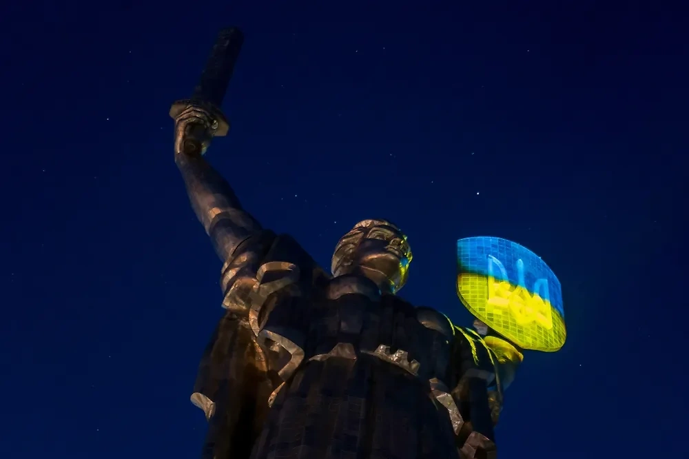 Обложка © Shutterstock / FOTODOM / paparazzza