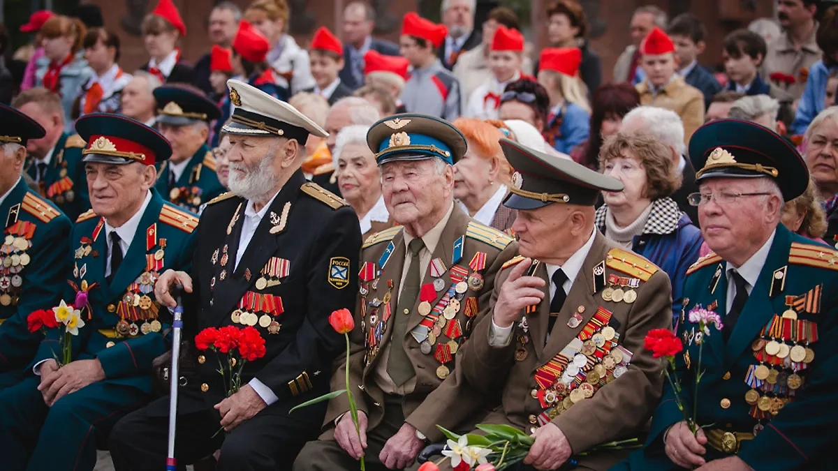 9 декабря в России чествуют Героев Советского Союза, Героев Российской Федерации и кавалеров ордена Святого Георгия и ордена Славы. Обложка © Shutterstock