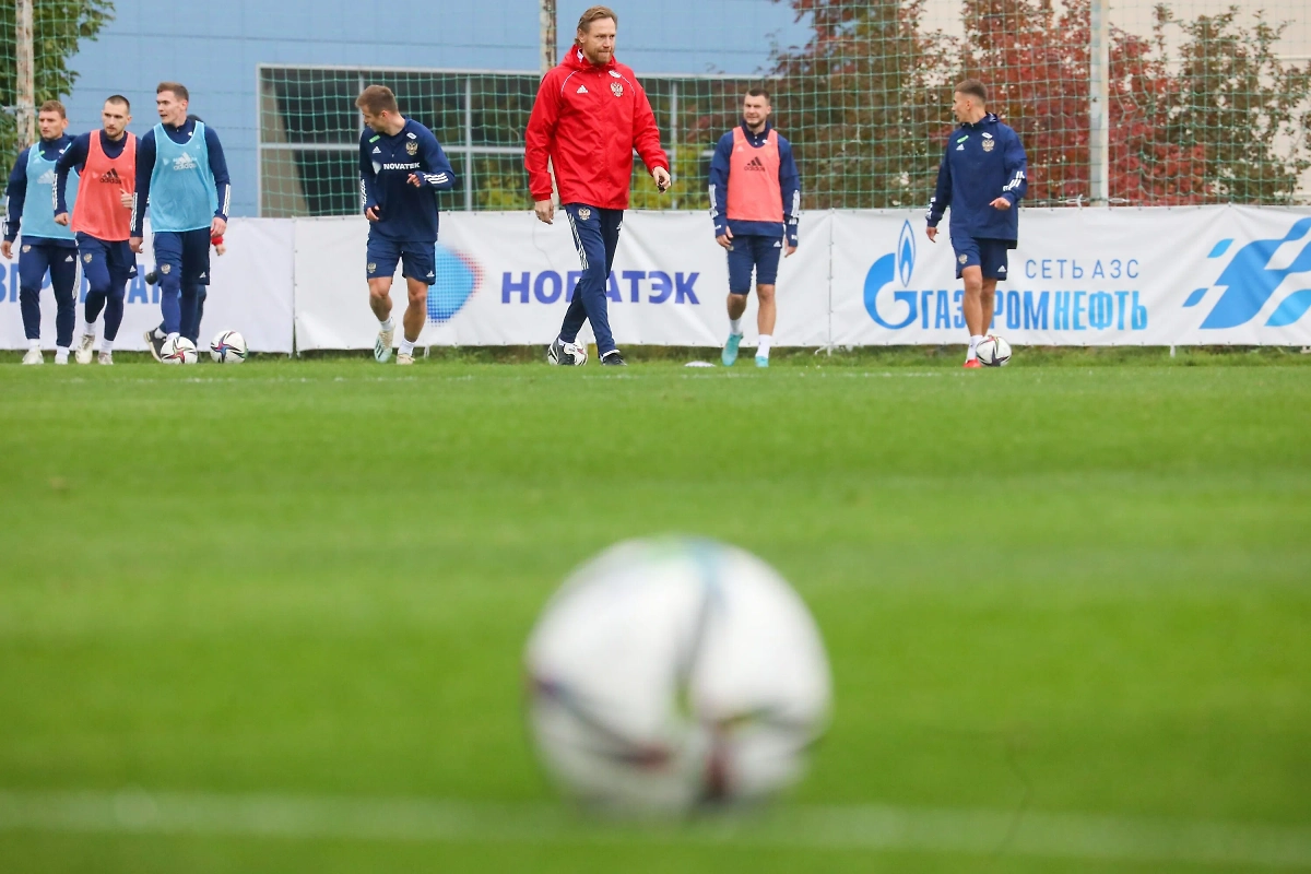 Каждый год 10 декабря футболисты и их многочисленные фанаты празднуют Всемирный день футбола. Фото © Софья Сандурская / Агентство "Москва"