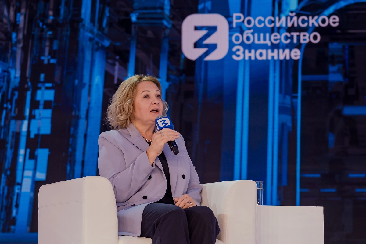 Разведчик-нелегал, полковник Службы внешней разведки в отставке и писатель Елена Вавилова. Фото © Общество "Знание"