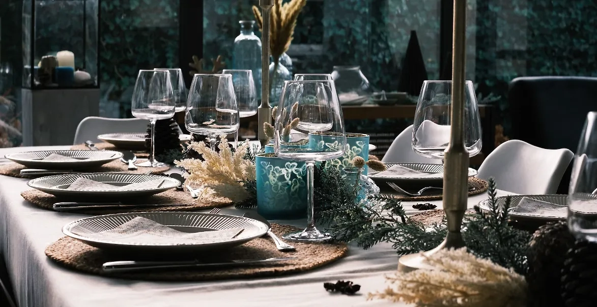 На новогоднем столе могут присутствовать продукты, способные при постоянном употреблении привести к развитию рака. Обложка © Unsplash