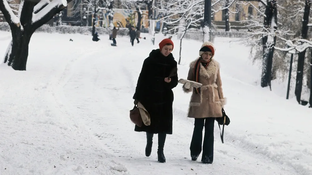 Что носили зимой в СССР и как советские дамы защищались от сильных морозов? Фото © ТАСС / Борис Колесников