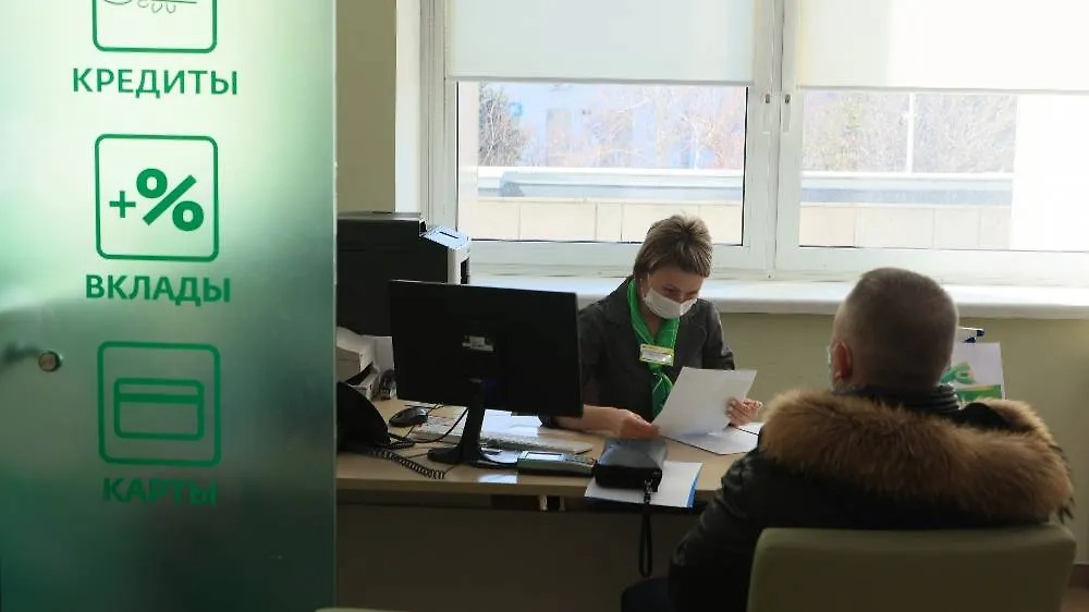 Экономисты рассказали, как получить максимальную доходность с банковского вклада. Обложка © ТАСС / Дмитрий Рогулин