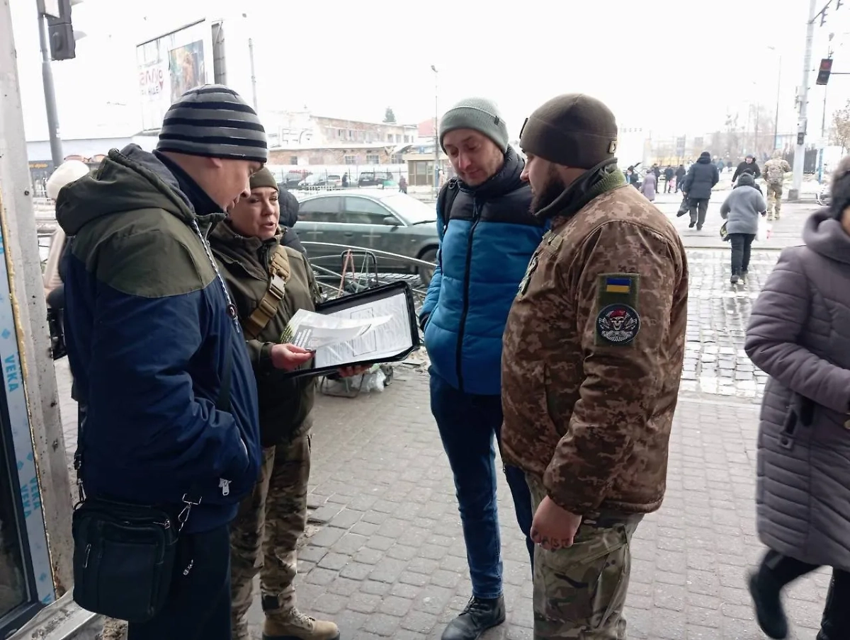 "Мягкая мобилизация" на улицах Львова. Фото © Telegram / Львівський обласний ТЦК та СП