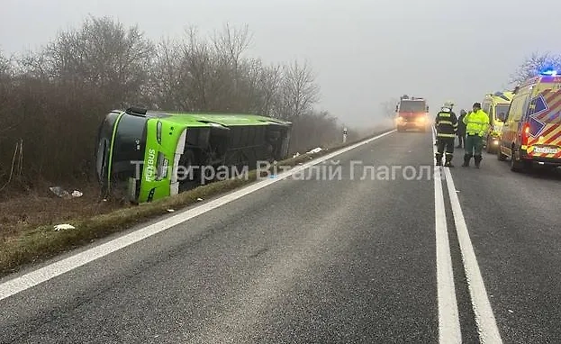 В Словакии перевернулся автобус с Украины. Фото © t.me / Виталий Глагола