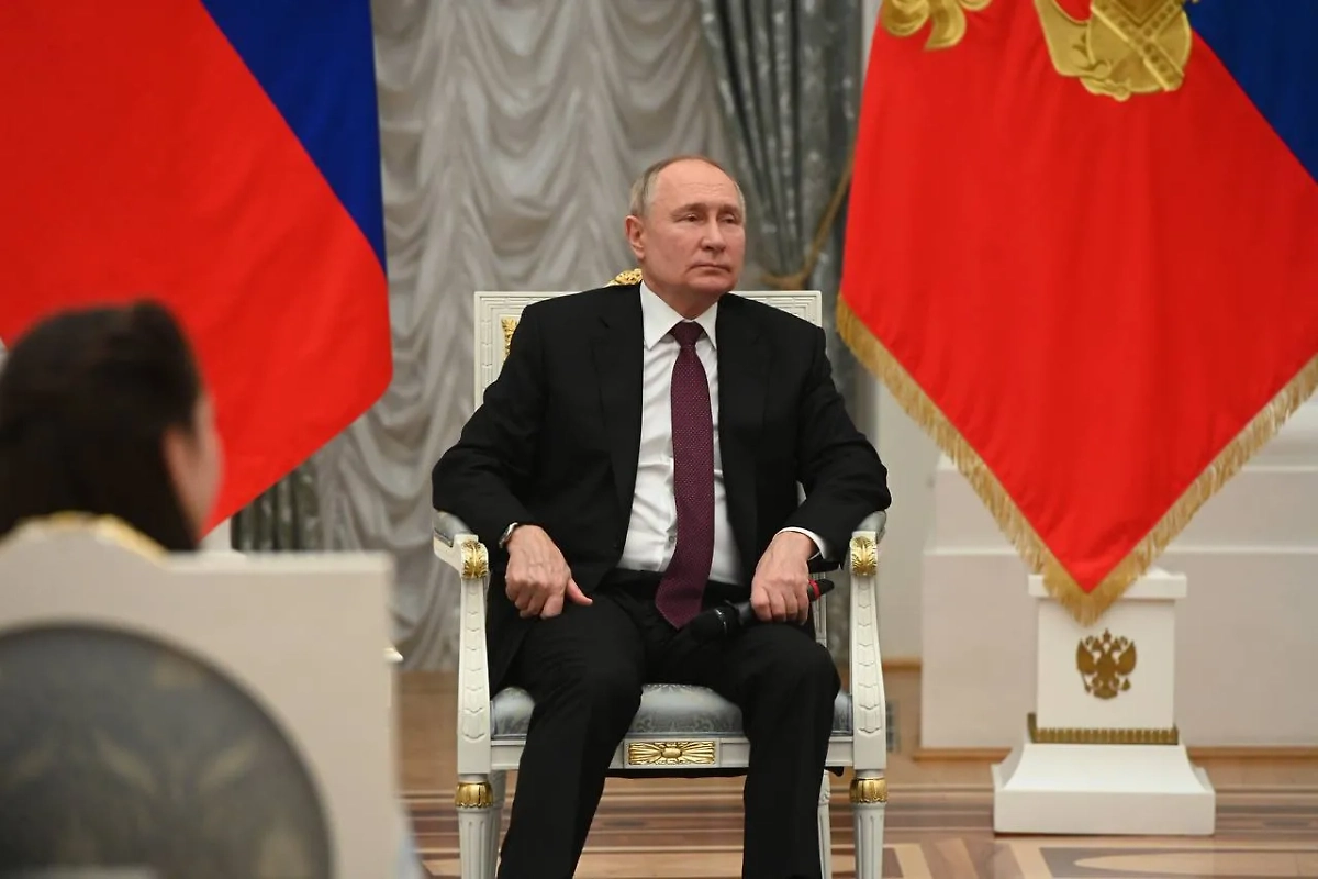 Президент РФ Владимир Путин на встрече с победителями и наставниками чемпионата профессионального мастерства "Профессионалы". Фото © LIFE / Павел Баранов