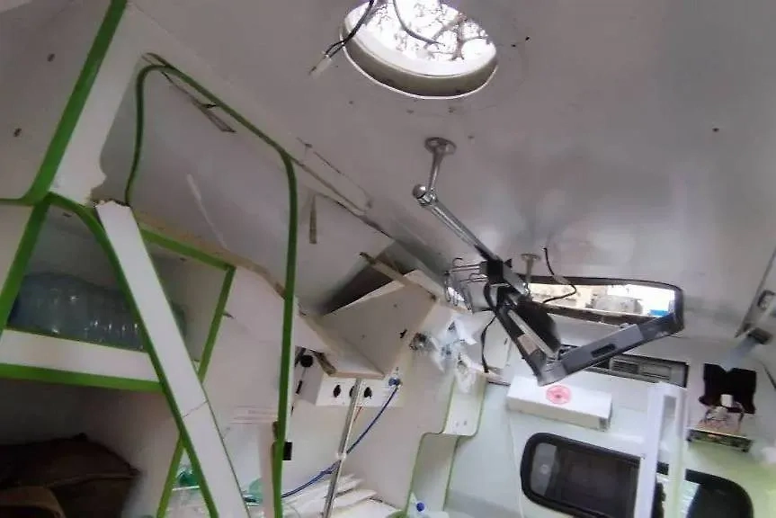 Последствия атаки автомобиля скорой помощи в ДНР. Фото © Telegram / Минздрав России