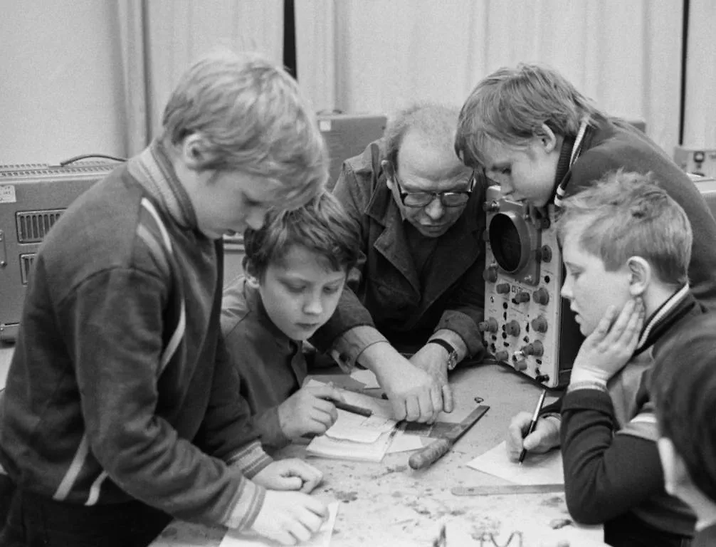 Особо продвинутые дедушки и бабушки уделяли внимание приёмам развития ребёнка. Фото © ТАСС / Олег Пороховников