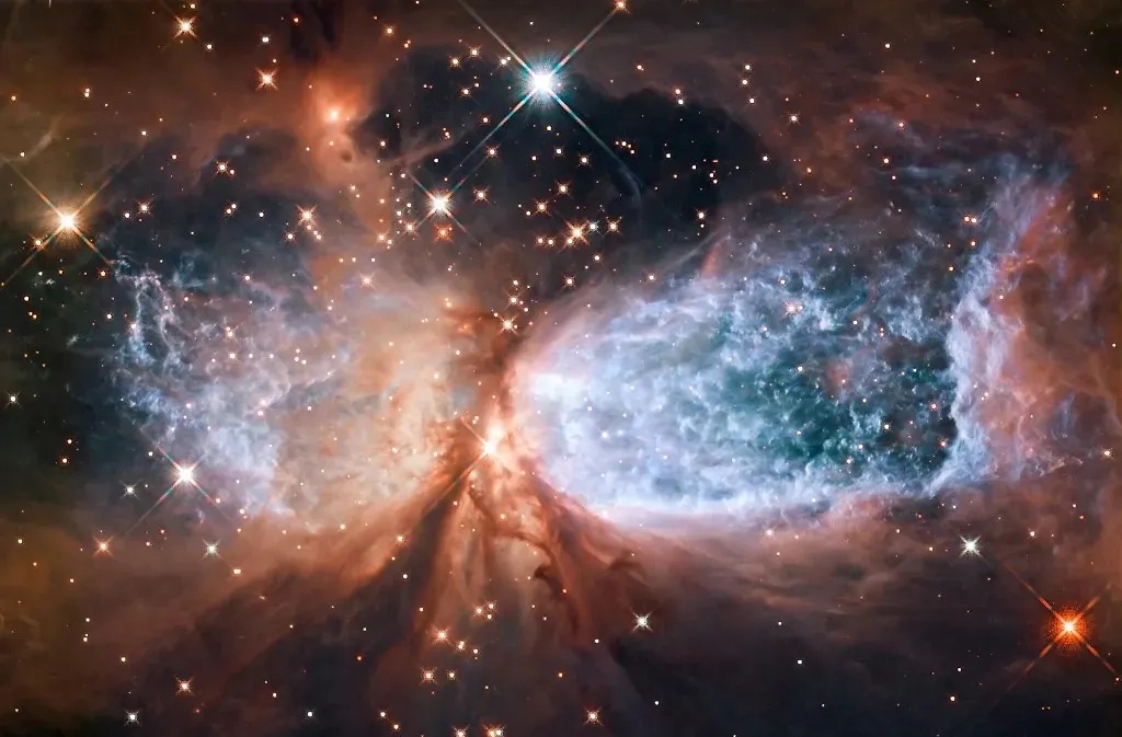 Эмиссионная туманность Sharpless 2-106. Фото © Wikipedia / NASA & ESA 