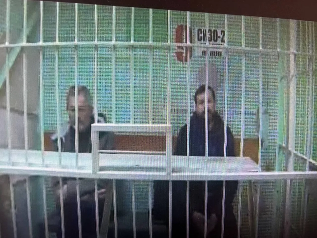 Константин Корищенко и бизнесмен Максим Пальчун в суде. Фото © t.me / Пресс-служба суда