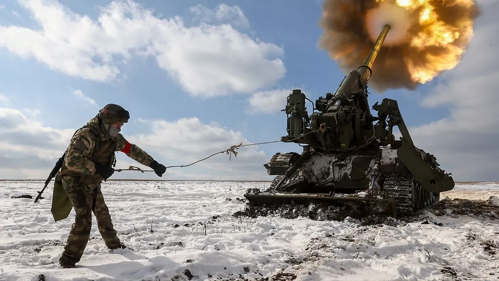 Шойгу доложил Путину о полном освобождении Марьинки в ДНР. Обложка © ТАСС / Станислав Красильников