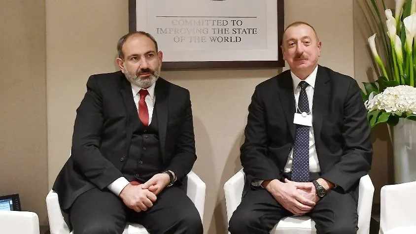 Никол Пашинян и Ильхам Алиев. Обложка © Getty Images / AZERBAIJANI PRESIDENCY / HANDOUT / Anadolu Agency