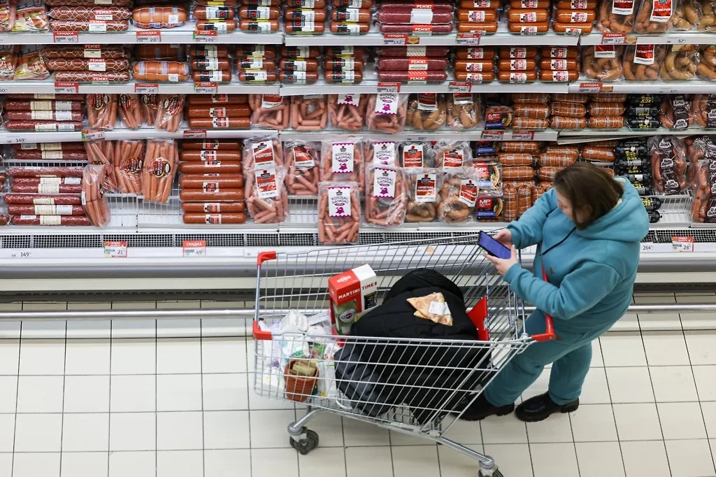 Прожиточный минимум возрастёт с 14 375 до 15 453 рублей. Фото © ТАСС / Кирилл Кухмарь