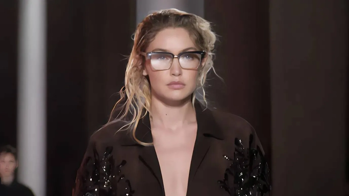 Кадр из видео © YouTube / Miu Miu