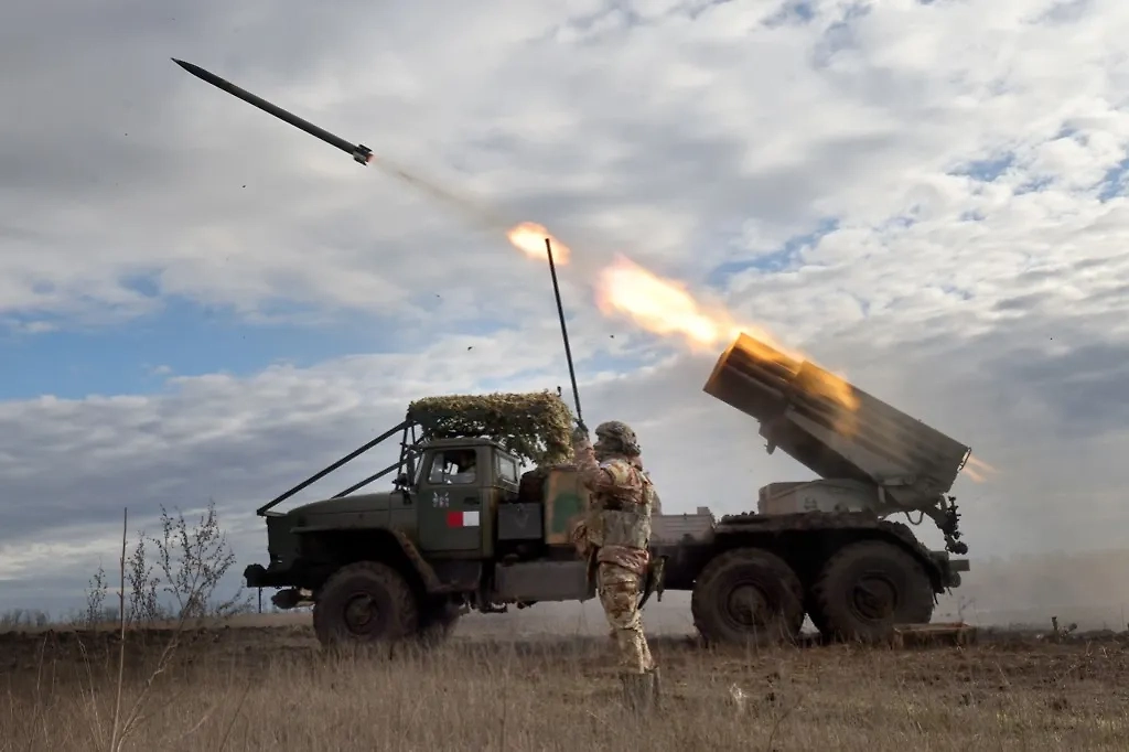 Работа расчёта РСЗО "Град". Обложка © ТАСС / Алексей Коновалов