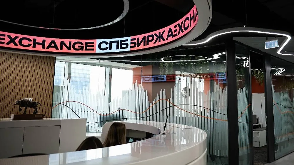 СПб биржа приостановила торги ценными бумагами из-за сбоя. Обложка © ТАСС / Михаил Терещенко