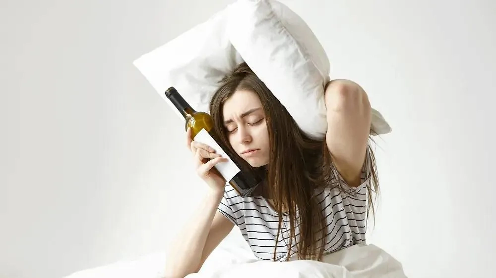 1 января отмечается Международный день похмелья. Фото © Freepik / karlyukav