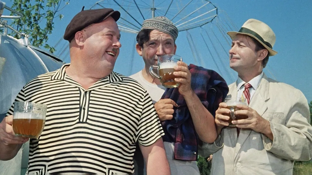 Какие фразы из советских фильмов можно считать легендарными? Обложка © "Кавказская пленница, или Новые приключения Шурика" (1966), режиссёр Леонид Гайдай, сценаристы Яков Костюковский, Морис Слободской / Kinopoisk