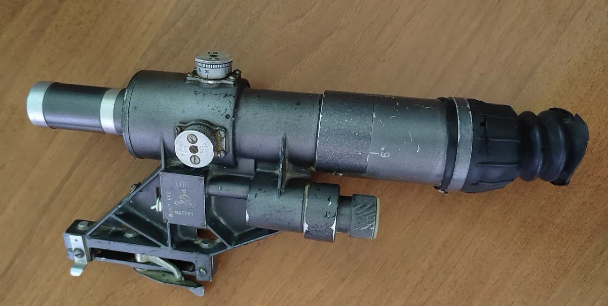 Один из найденных при обыске у преподавательницы из Краснодара прицелов. Фото © ФТС России