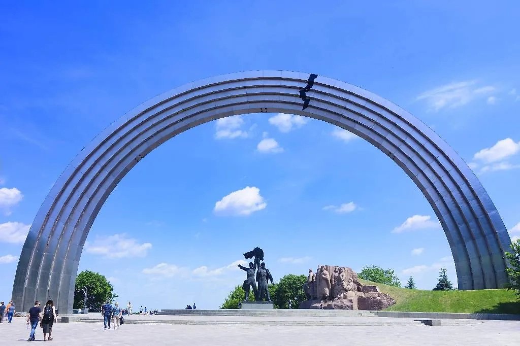 На Украине хотят демонтировать Арку дружбы народов. Обложка © ТАСС / imago images