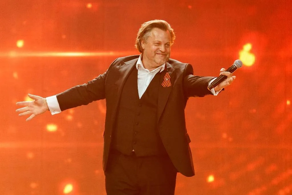 Певец Василий Герелло во время выступления на концерте ко Дню Победы. Фото © ТАСС / Шамуков Руслан