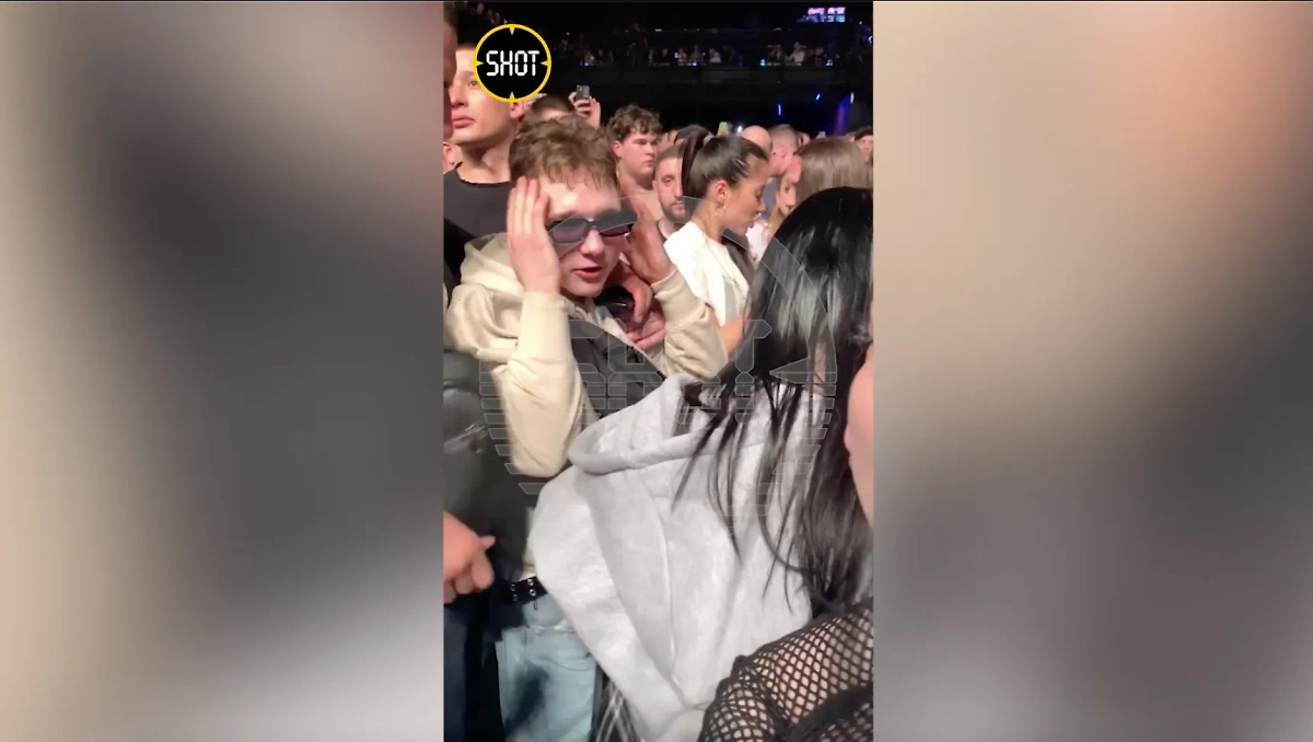 Фанат Гуфа в Екатеринбурге на концерте. Обложка © SHOT