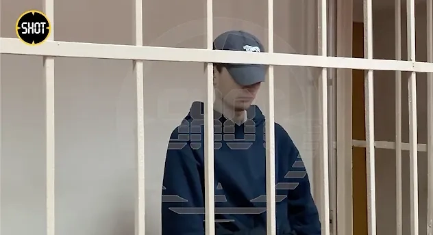 Поджигатель Алексей Аракчеев в суде. Обложка © SHOT