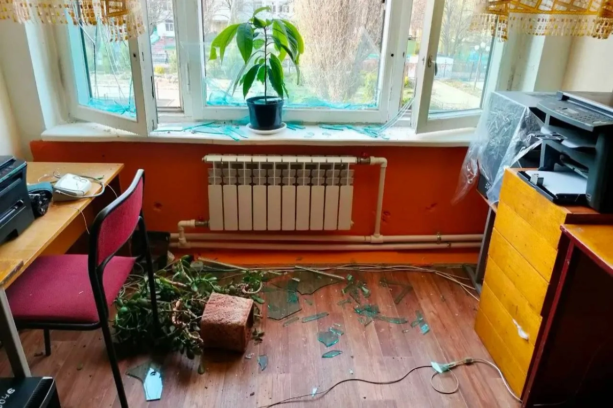 Повреждения в доме в Белгороде после атаки ВСУ. Фото © Telegram / Настоящий Гладков