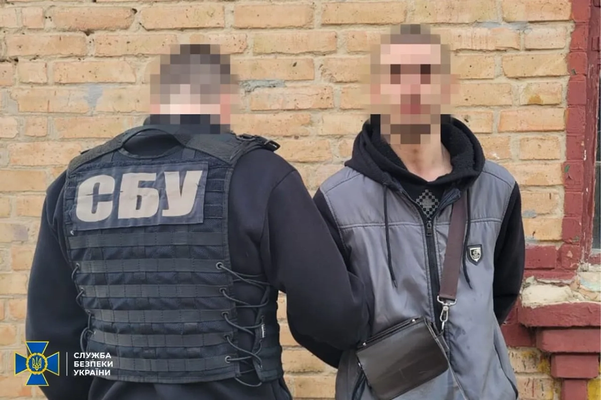 Украинцев задержали при попытке продать комплектующие к боевой авиации. Фото © Telegram / СБУ