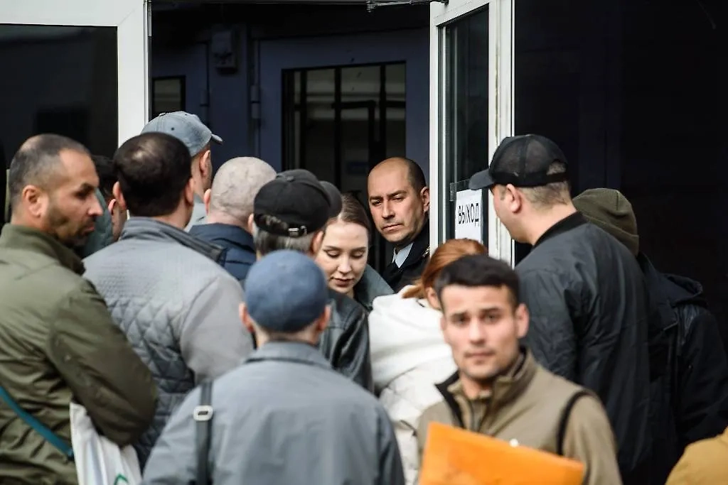 Иностранцев хотят начать лишать гражданства РФ за нарушение присяги. Обложка © Ura.ru / TASS