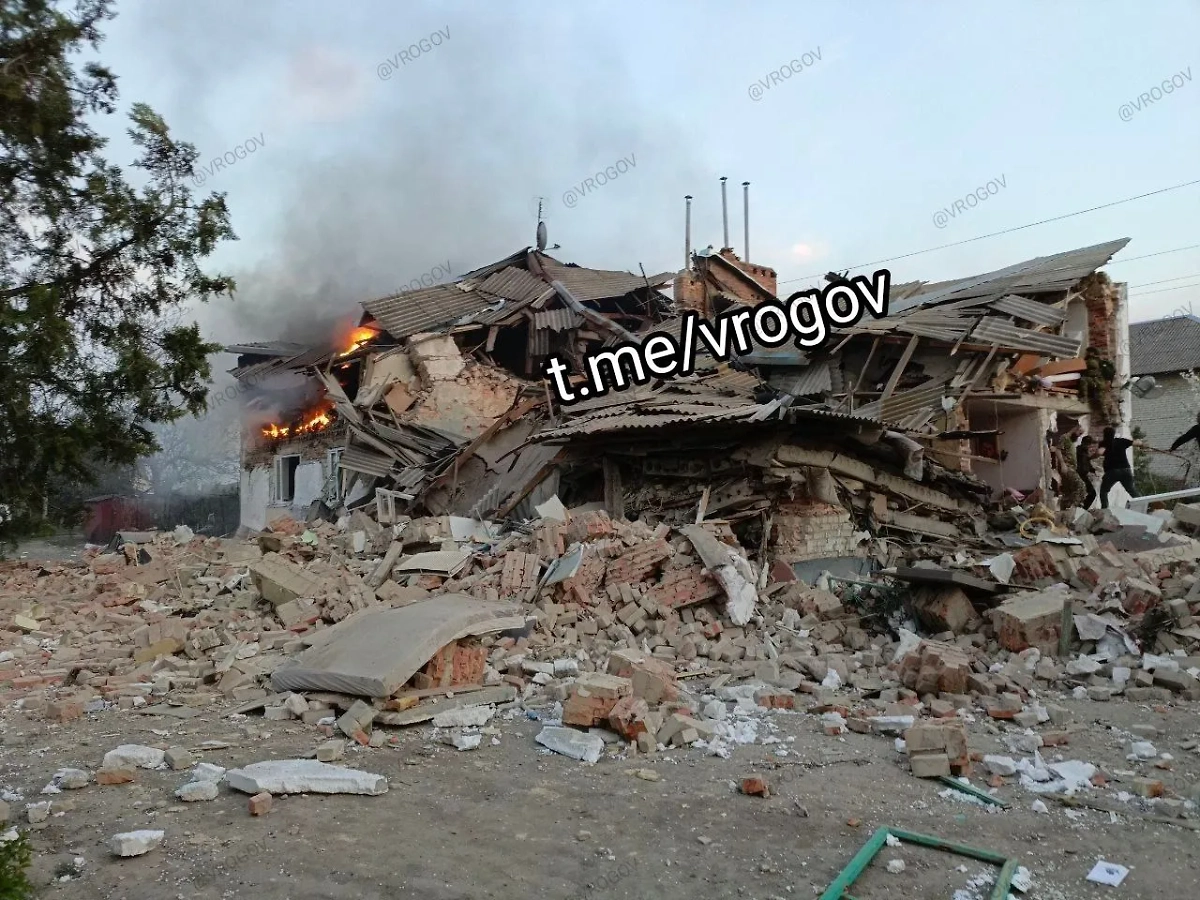 Последствия обстрела города Токмака Запорожской области. Обложка © t.me / Владимир Рогов