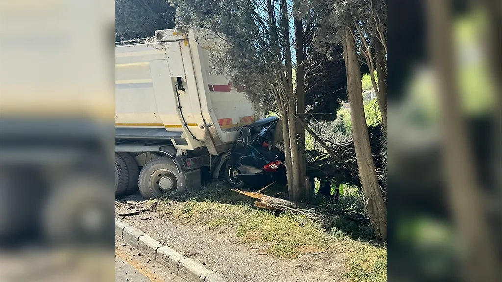 Смятая легковушка в Алуште. Фото © Telegram / МВД Крым 