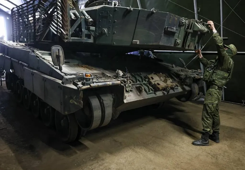 Захваченный немецкий танк. Обложка © ТАСС / Александр Река