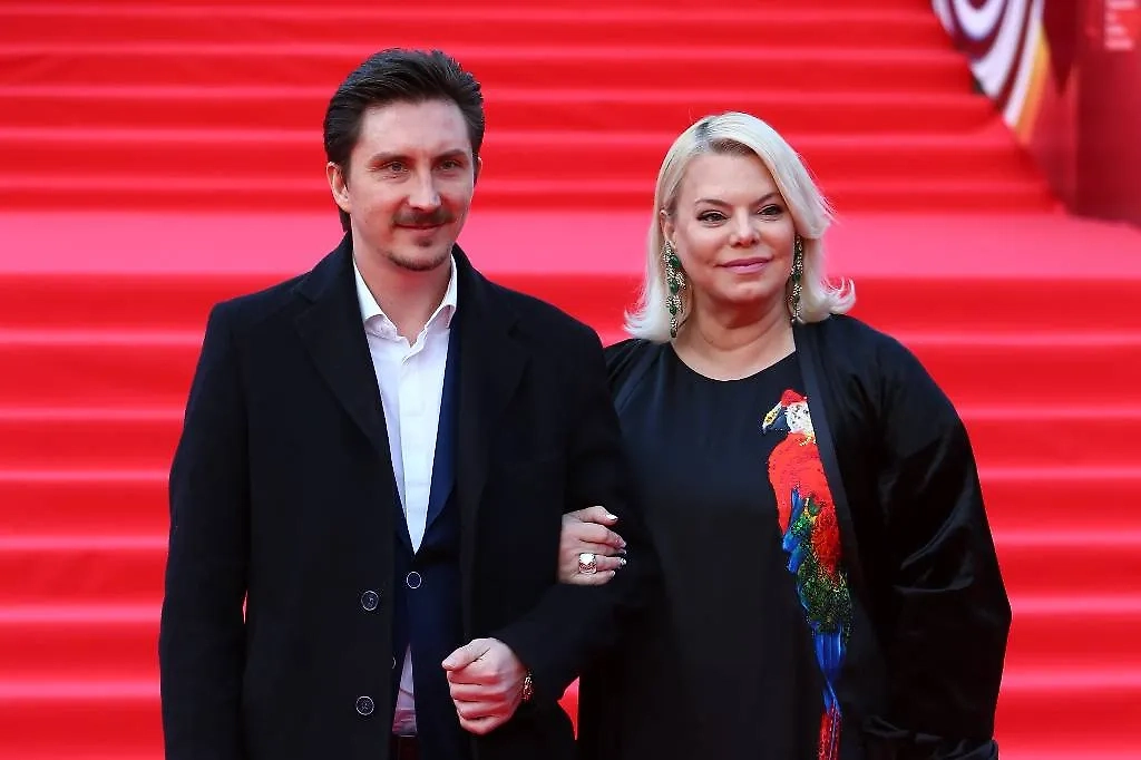 Радиоведущий Евгений Яковлев и актриса Яна Поплавская. Обложка © ТАСС / Гавриил Григоров