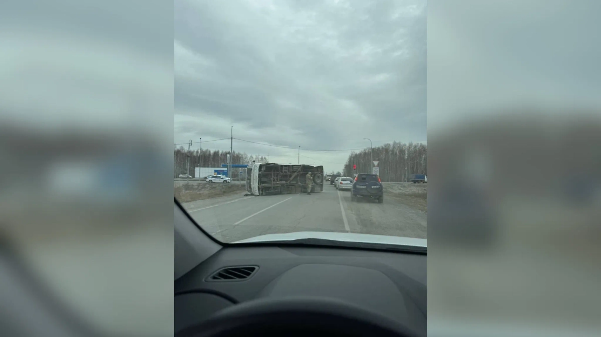 Кадры с места аварии в Новосибирской области, где столкнулись ПАЗ и "нива-шевроле". Фото © Telegram / Прокуратура Новосибирской области