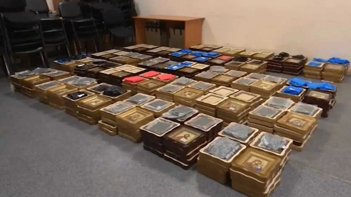 Начинённые гексогеном иконы, перехваченные в Псковской области. Обложка © ЦОС ФСБ России