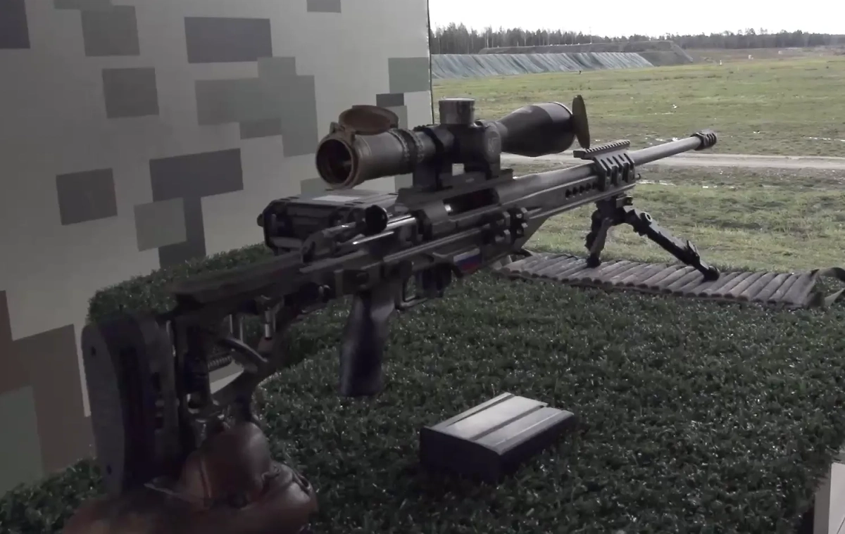 Один из образцов стрелкового оружия, представленного Сергею Шойгу на полигоне Московского военного округа. Скриншот © Telegram / Минобороны России