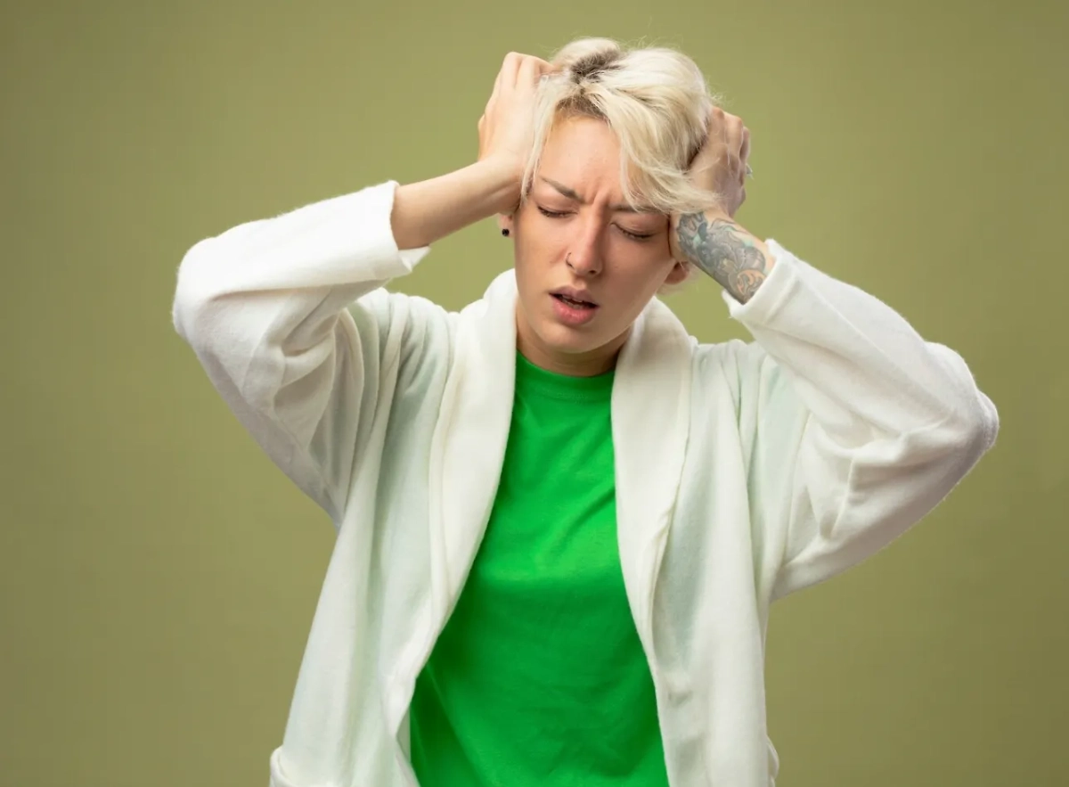 При сильной головной боли эффективны анальгетики с кофеином. Обложка © Freepik.com / stockking