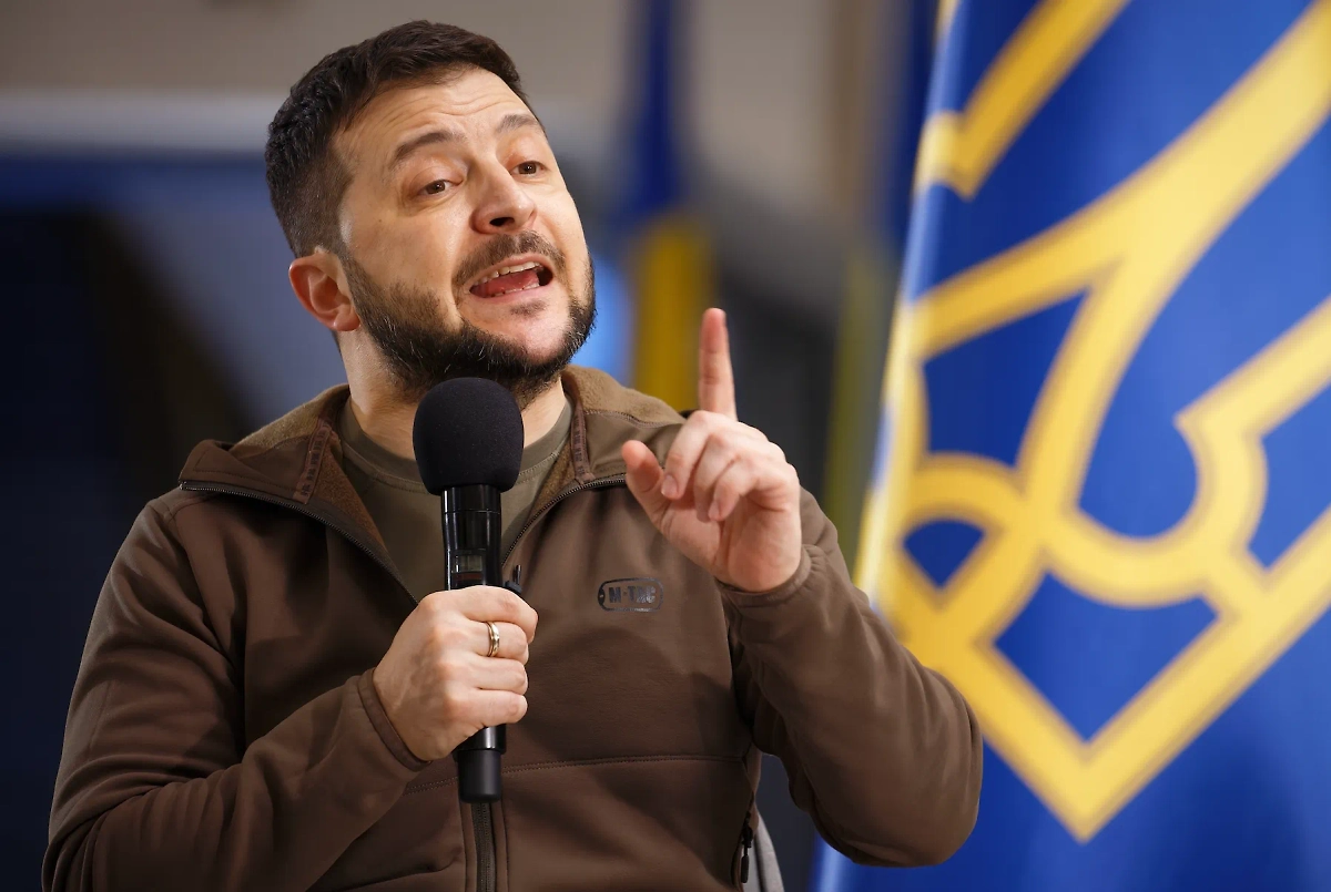 Владимир Зеленский допустил, что может начать переговоры с Россией после "саммита мира". Обложка © Shutterstock / FOTODOM