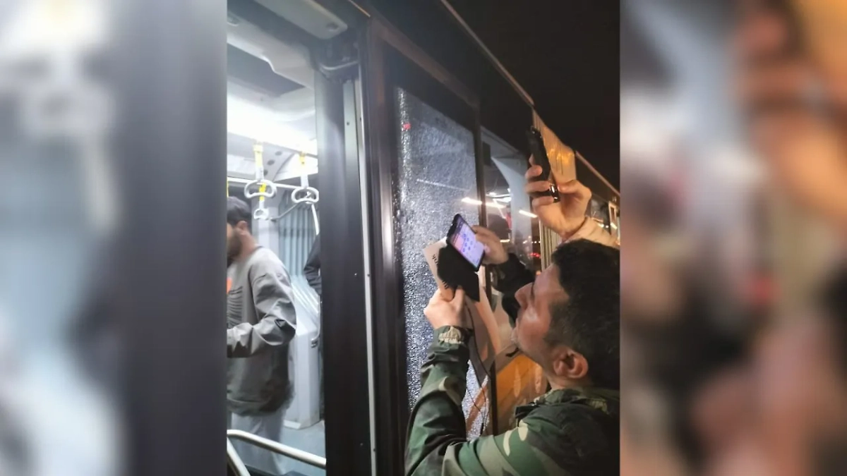 Автобус, который обстреляли в Стамбуле. Фото © X / Kanlı Kule